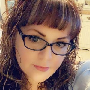 Meet your Posher, Yvette